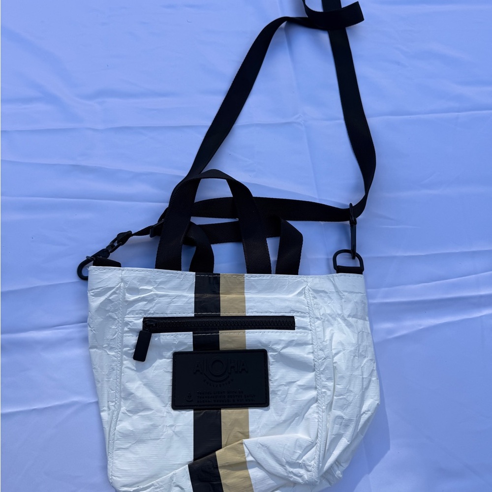 Aloha Collection Crossbody - Picture 4 of 5